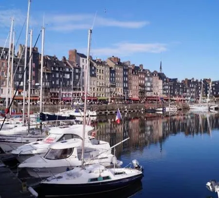 Le Bleu Marin Apartment *